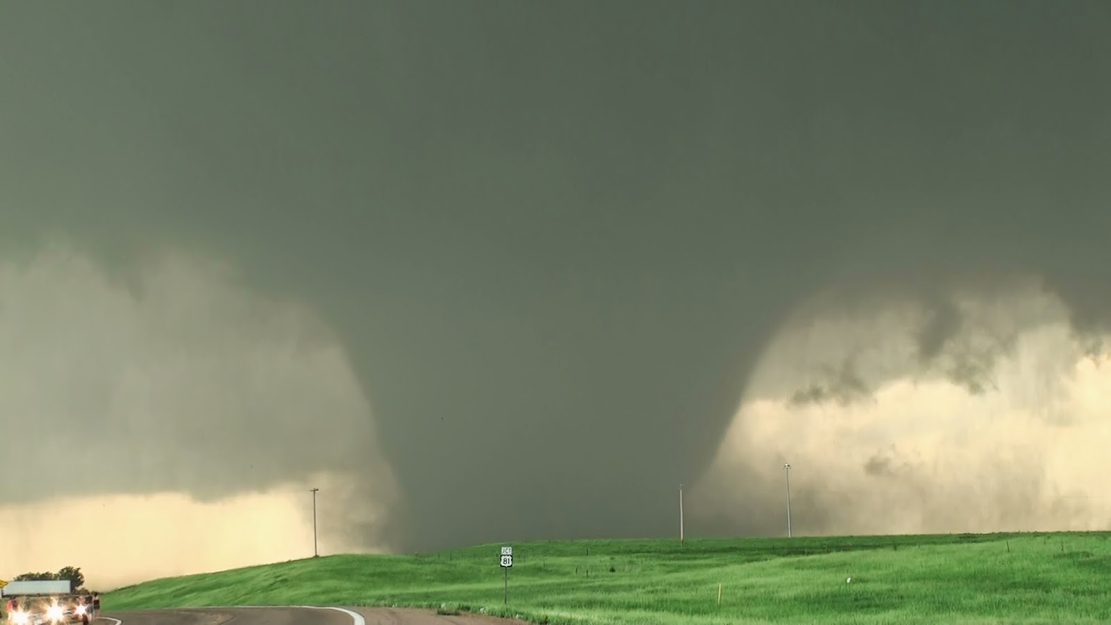 Can a tornado occur during a snowstorm?